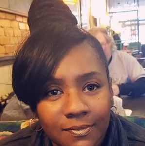 Meet your Posher, Cassandra